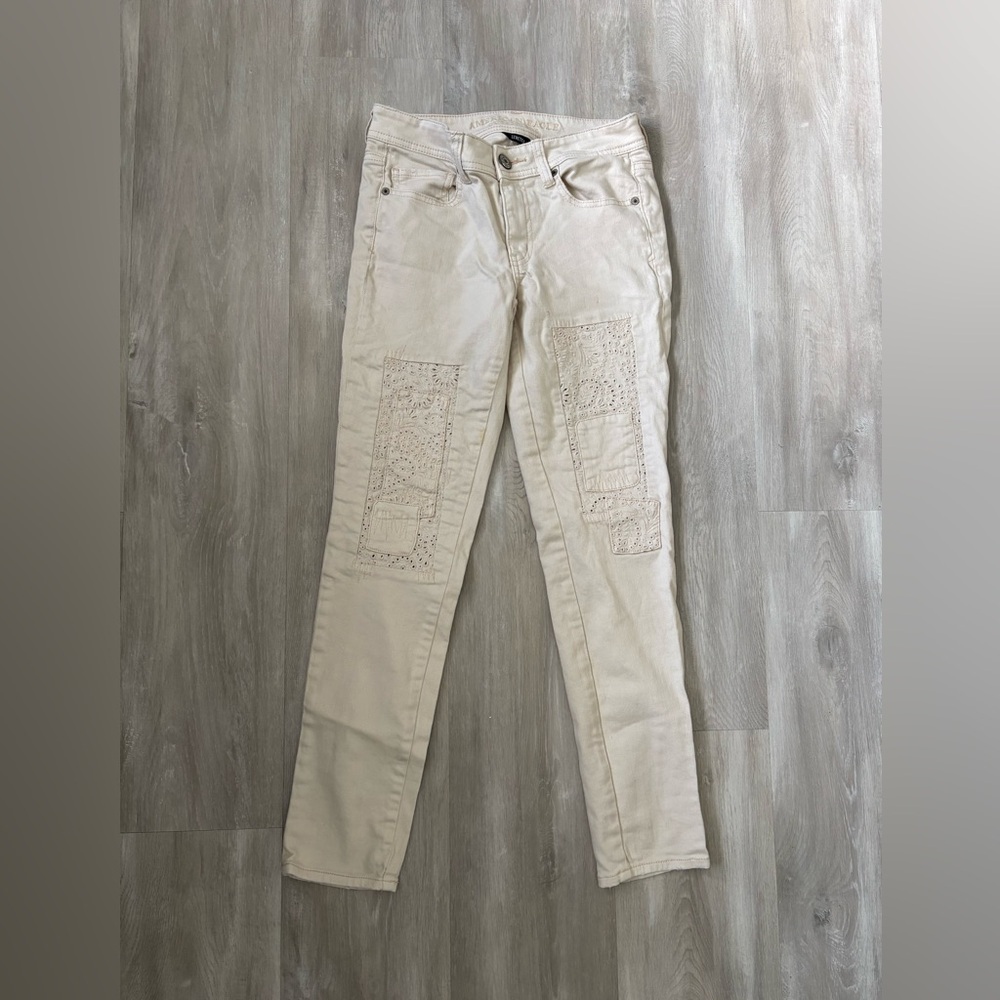 American Eagle Outfitters Cream Jeans with Lace Accents size 2